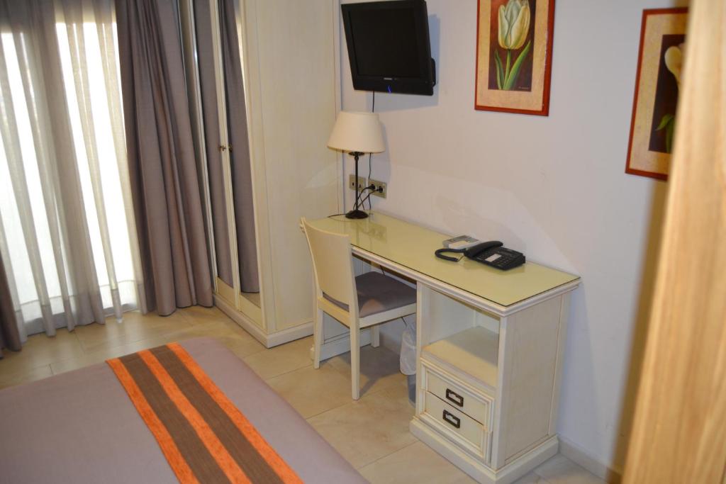 Hotel Versalles, Granja de Rocamora – Updated 2023 Prices
