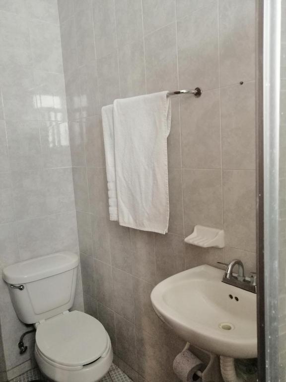 Koupelna v ubytování Hotel Chely
