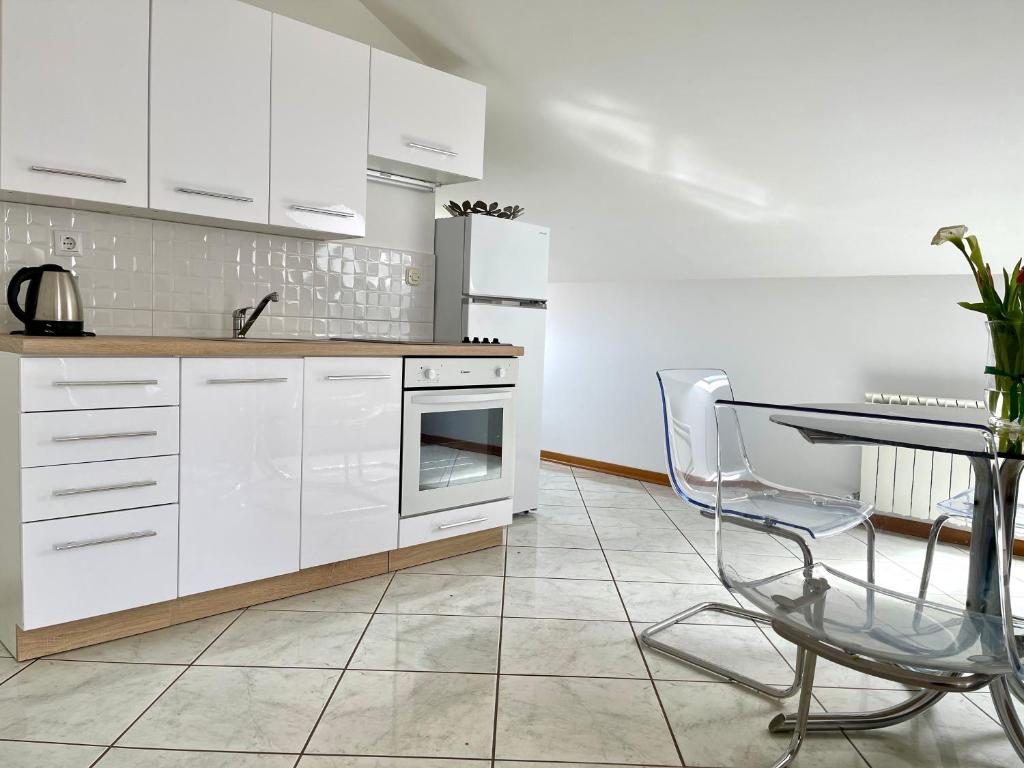 Apartments Maria - One-Bedroom Apartment With Sea View