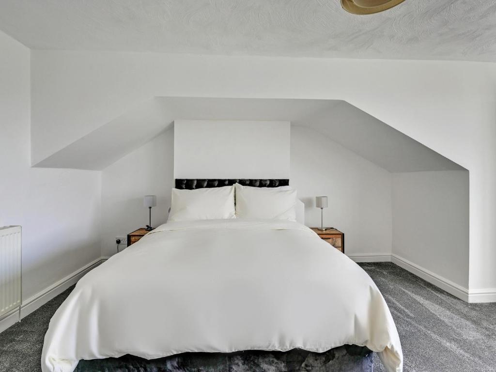 Postel nebo postele na pokoji v ubytování Albert View Rooms