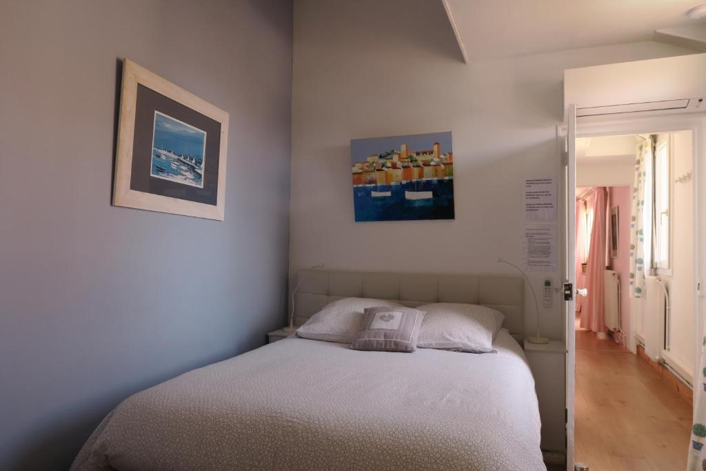 Katil atau katil-katil dalam bilik di B&amp;B Le Patio En Ville - Chambres d&#39;h&ocirc;tes