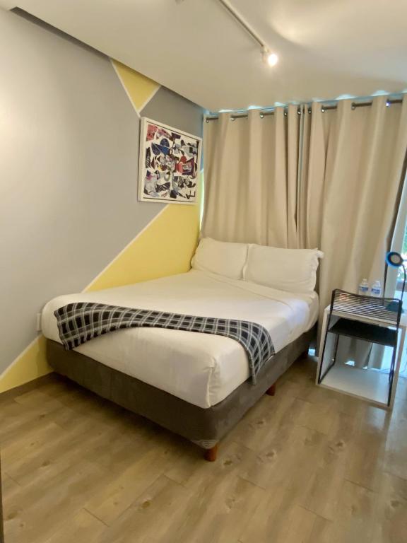 Postel nebo postele na pokoji v ubytování Kubo Hotel