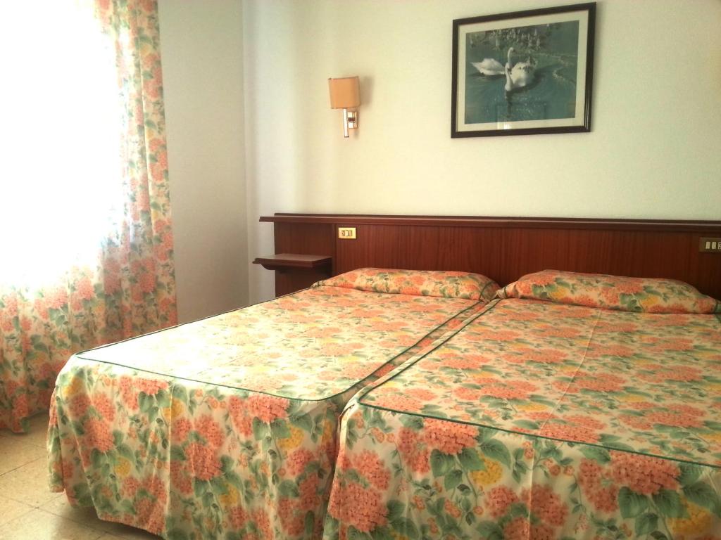 Postel nebo postele na pokoji v ubytování Hotel Hostal del Sol