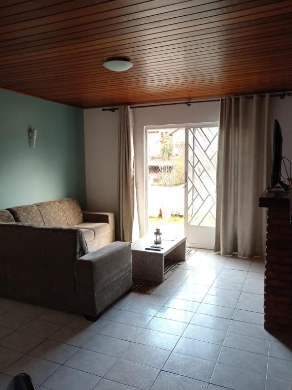  Casa grande e bem localizada