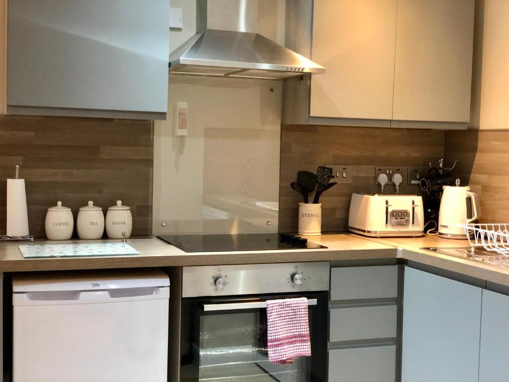 Dapur atau dapur kecil di Hunters Lodge Apartments