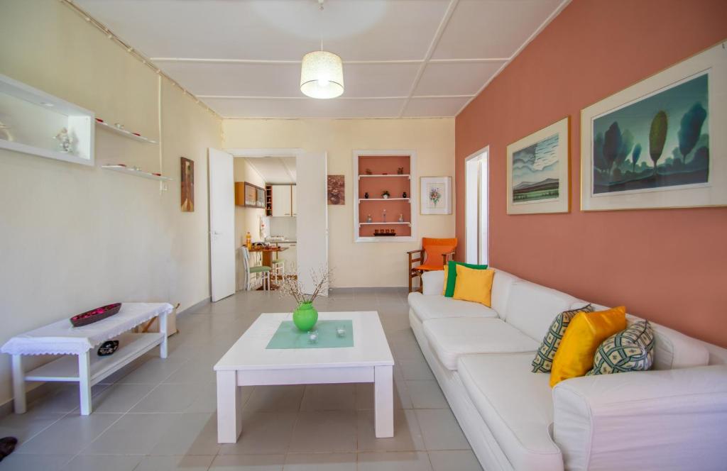 Posezení v ubytování Dora's Tsilivi Beach House A by "elite"