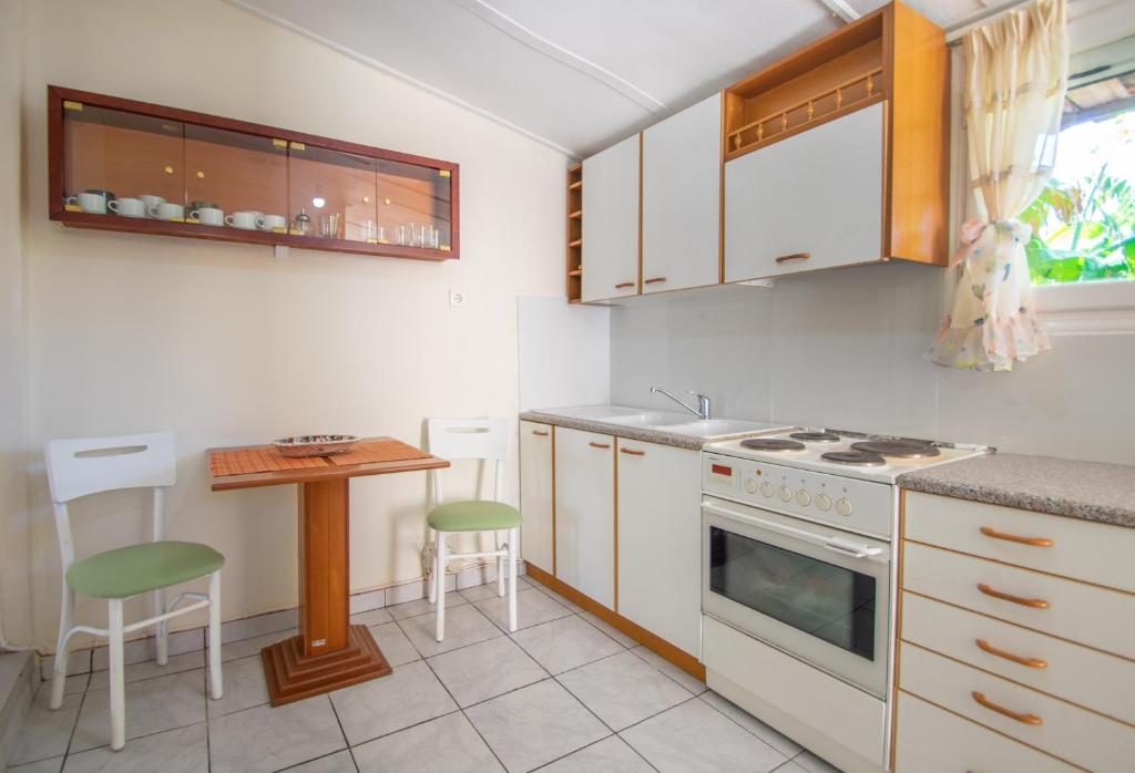 Kuchyň nebo kuchyňský kout v ubytování Dora's Tsilivi Beach House A by "elite"