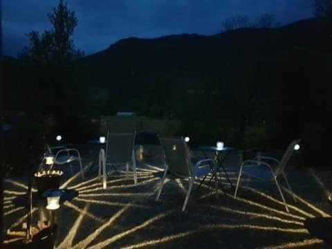 Nespecifikovaný výhled na hory nebo výhled na hory při pohledu z hotelu
