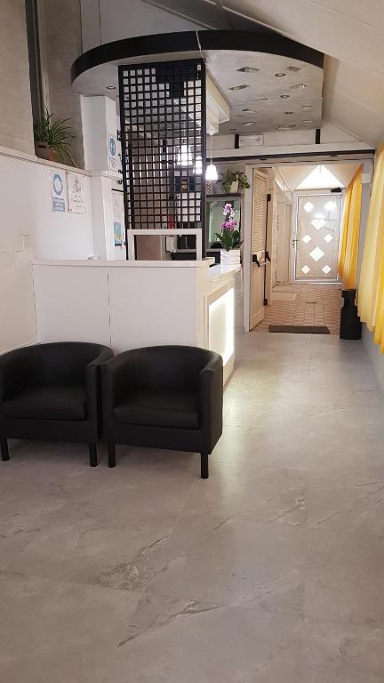 Fuajee või vastuvõtt majutusasutuses Albergo Paris