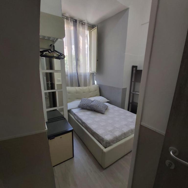 a small bedroom with a small bed and a window at Almayer Noemi in Gaeta