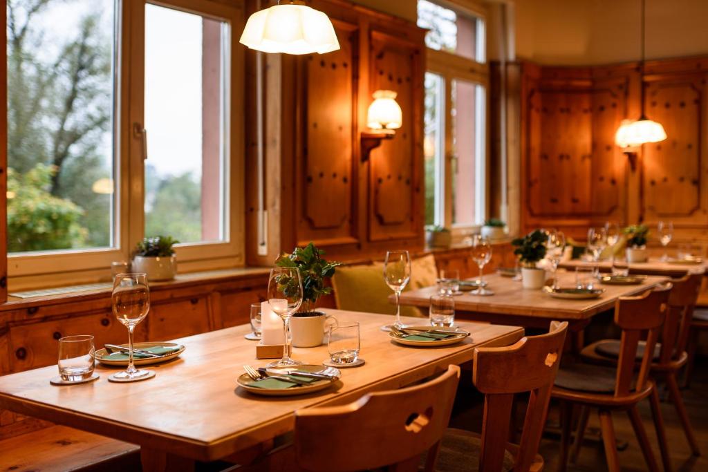 Εστιατόριο ή άλλο μέρος για φαγητό στο Hotel & Restaurant Grüner Baum Merzhausen