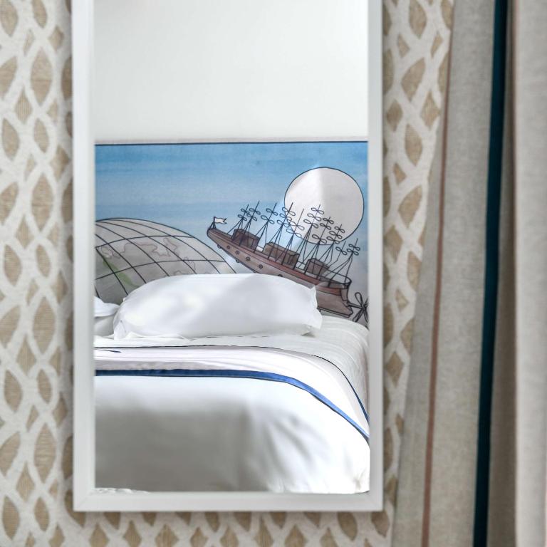 Cama ou camas em um quarto em H&ocirc;tel Jules Verne, BW Signature Collection
