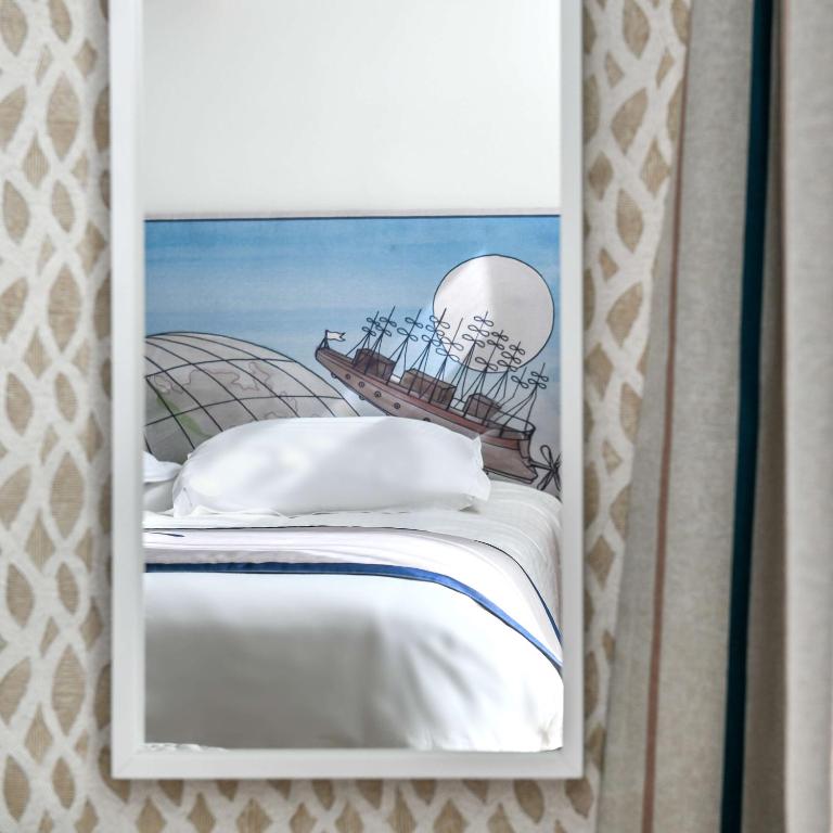 Postel nebo postele na pokoji v ubytování Hôtel Jules Verne Biarritz