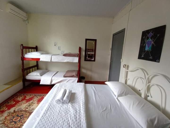 a room with four bunk beds in a room at Casa de Pedra Mineira in Canela