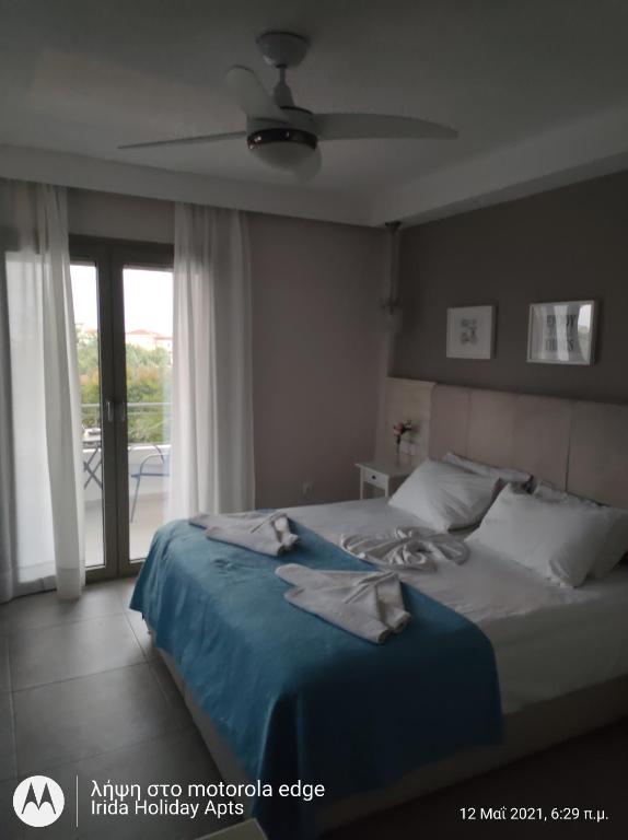 A bed or beds in a room at Irida Holiday Apartments