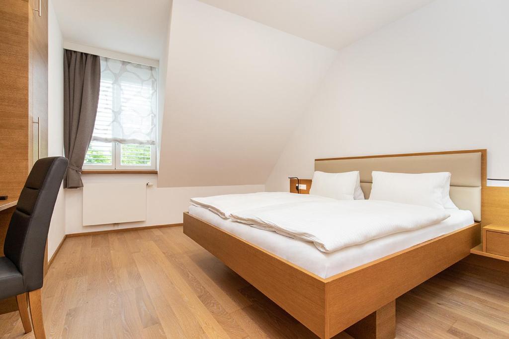 Postel nebo postele na pokoji v ubytování Salzl Seewinkelhof