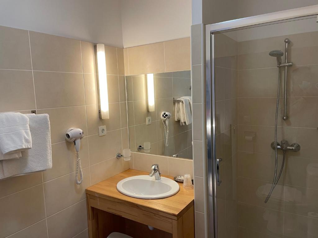 Koupelna v ubytování Hôtel Neptune