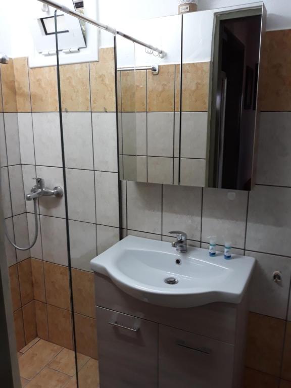 Kúpeľňa v ubytovaní Petrakis Afrathias garden house