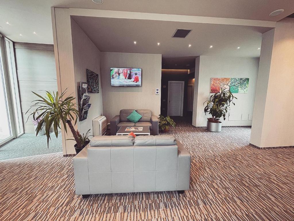 TV a/nebo společenská místnost v ubytování Hotel Enjoy