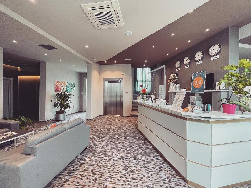 Vstupní hala nebo recepce v ubytování Hotel Enjoy