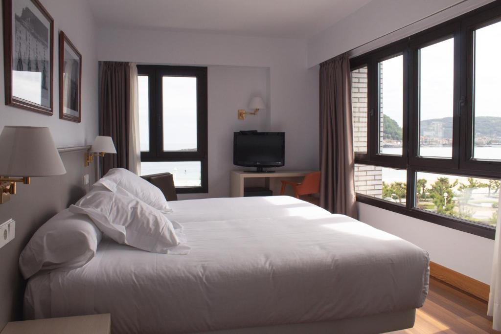 Postel nebo postele na pokoji v ubytování Hotel Ezeiza