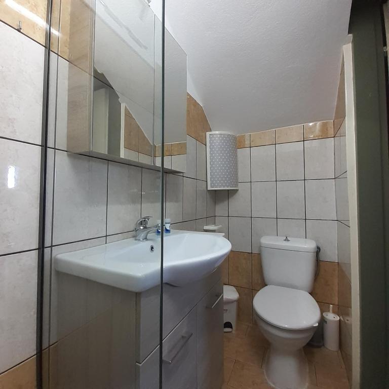 Kúpeľňa v ubytovaní Petrakis Afrathias garden house