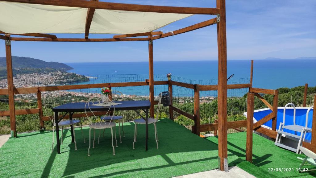 Una terrazza sul mare