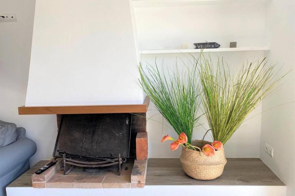 Posezení v ubytování PASSEIG II - Apartment in Cadaqués center with sea views