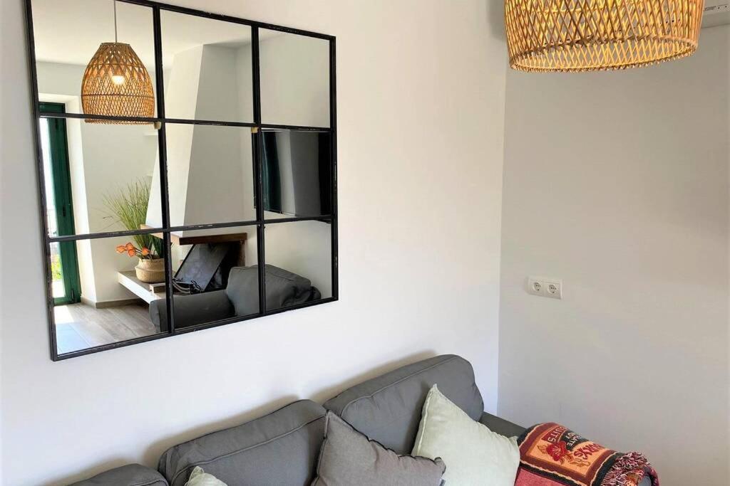 Posezení v ubytování PASSEIG II - Apartment in Cadaqués center with sea views