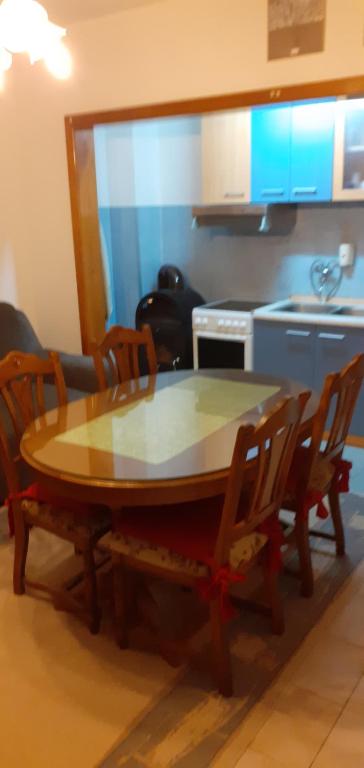Kuchyň nebo kuchyňský kout v ubytování Apartman LETI