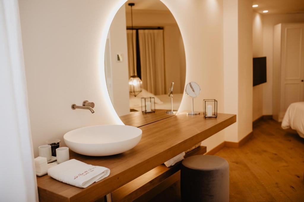 La Ermita Suites - Único Hotel Monumento de Córdoba - Resim 12