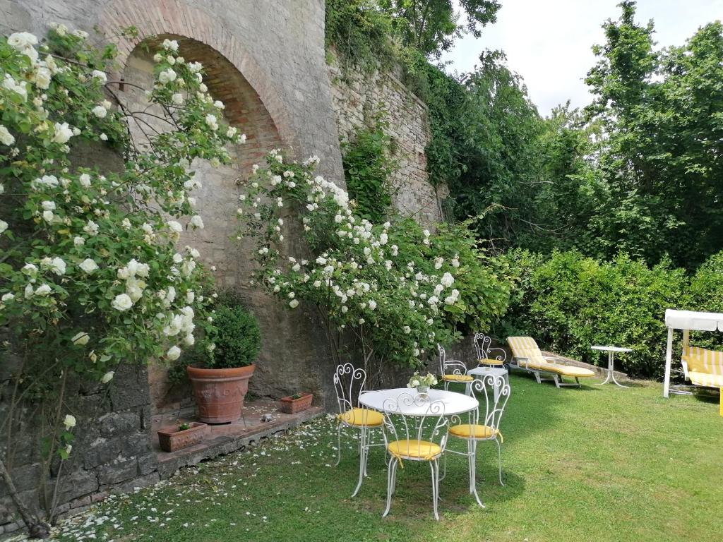 En hage utenfor Residenza Le Ortensie