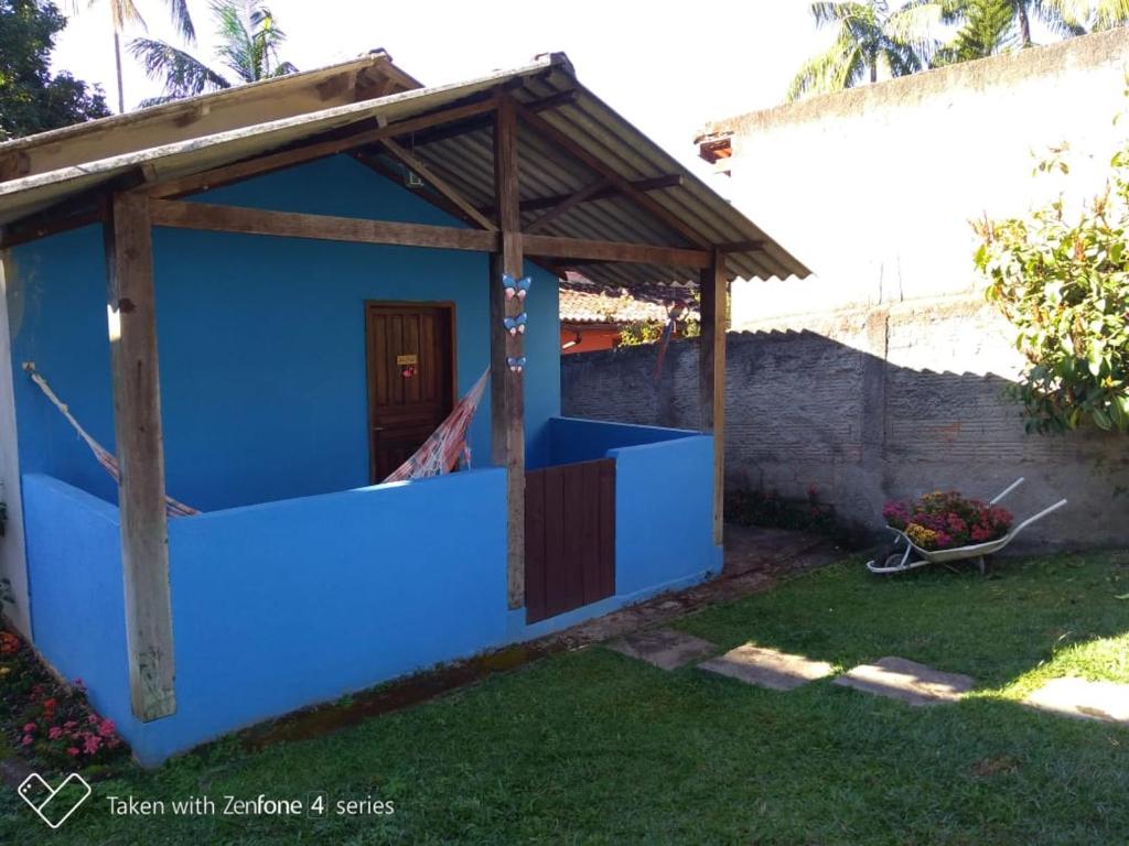  Chalé saí azul