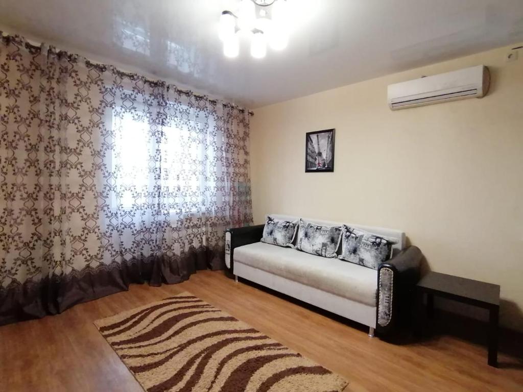 Apartment on Aleksandrova 8 - отзывы и видео