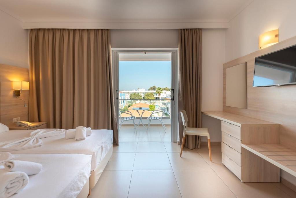 Postel nebo postele na pokoji v ubytování Aegean Blu Hotel & Apartments
