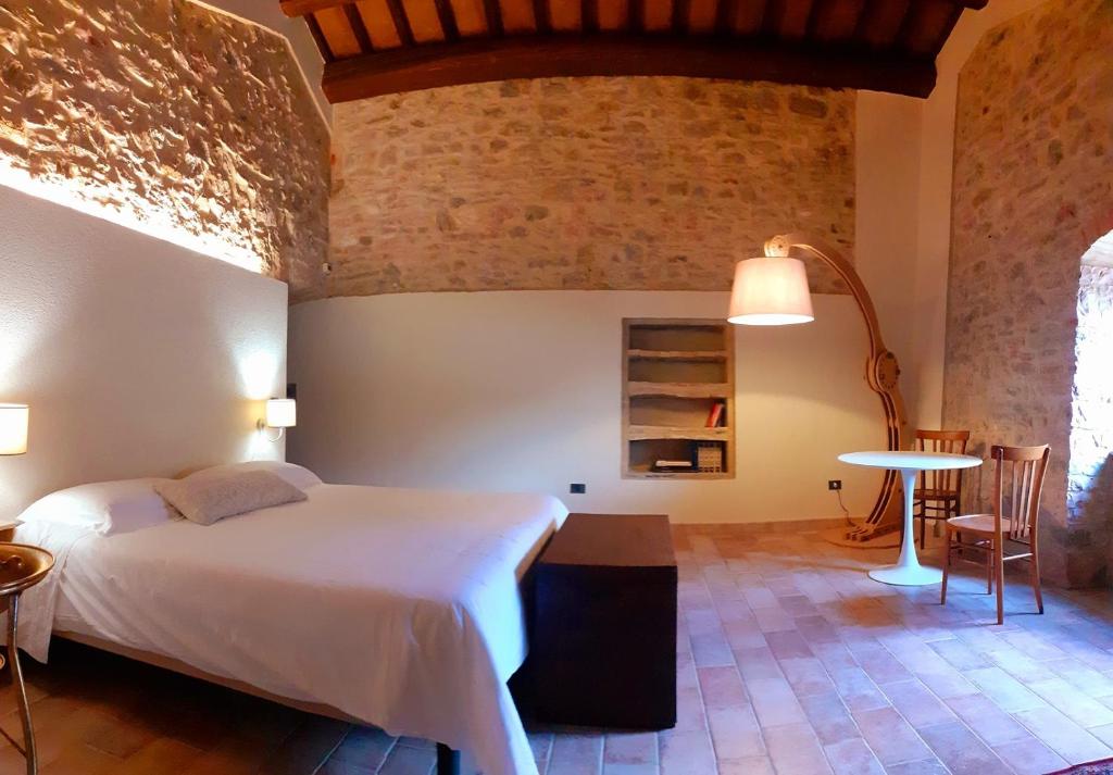 Posteľ alebo postele v izbe v ubytovaní Agriturismo Marcofrate, a Retreat in the Nature