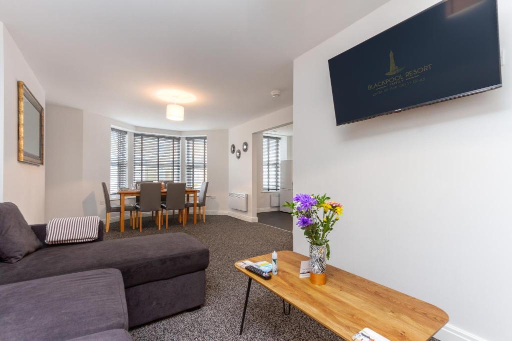 A seating area at Kings Court Modern Aparthotel, Town Centre - Blackpool Resort Collection