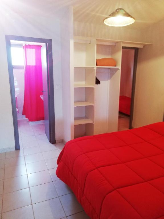 A bed or beds in a room at Valinco Village