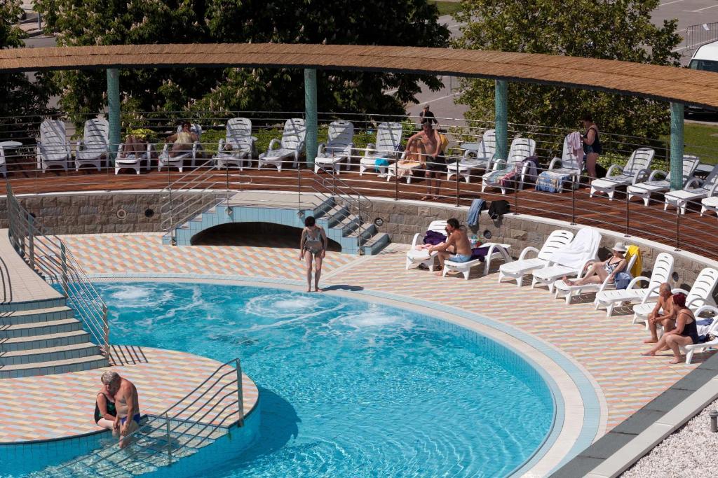 Bazén v ubytování Hotel Delfin nebo v jeho okolí