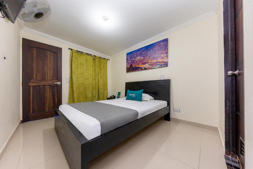 a bedroom with a large bed in a room at Hotel Verony San Joaquin in Medellín