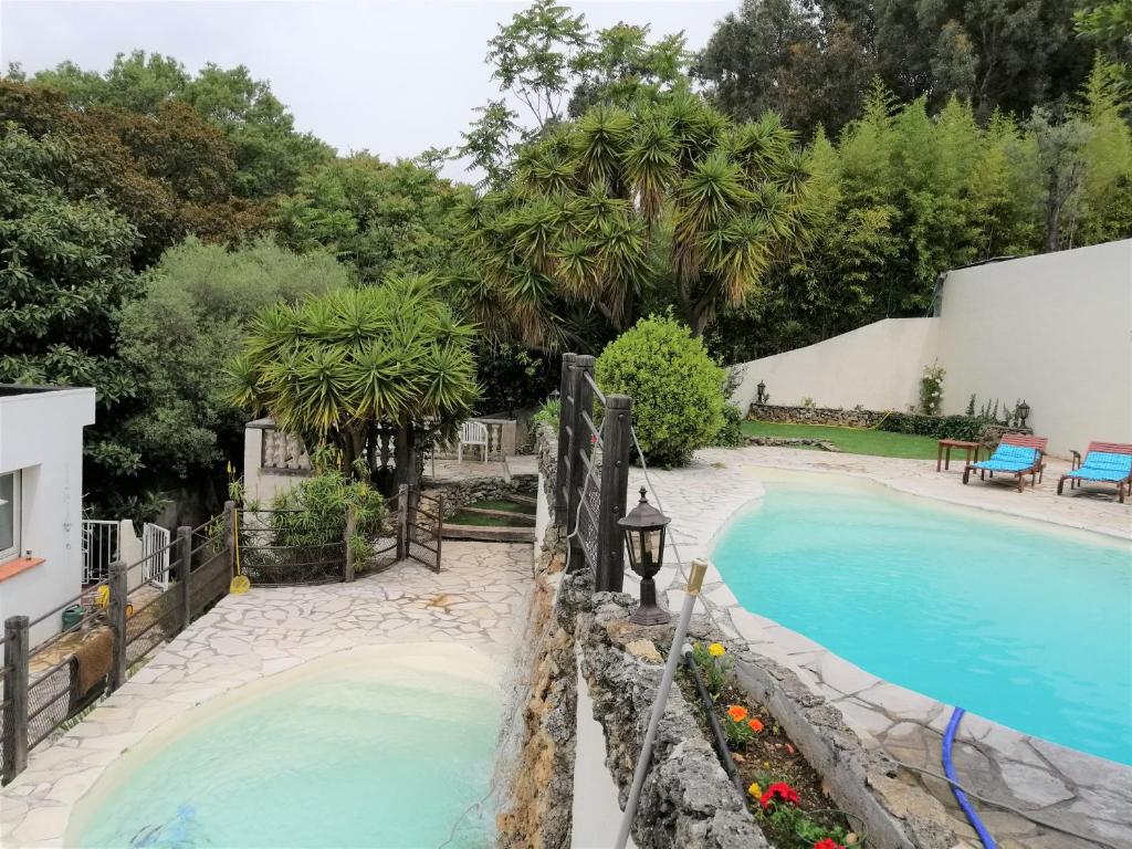 Photo de la galerie de l'établissement Maison mitoyenne avec piscine, à Antibes
