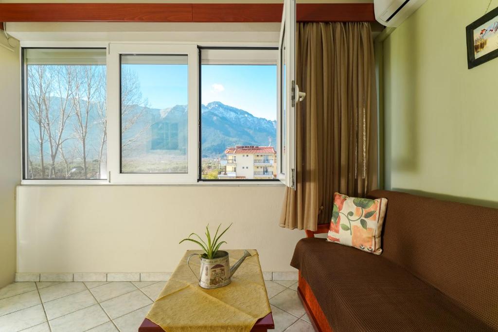 Nespecifikovaný výhled na hory nebo výhled na hory při pohledu z hotelu