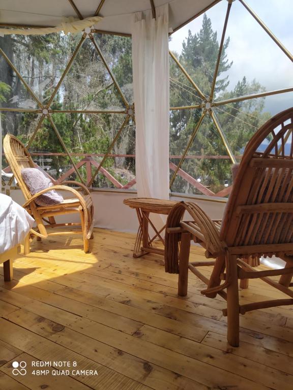 Balkón nebo terasa v ubytování Glamping Chinu
