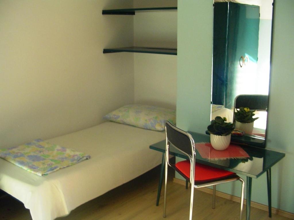 Posteľ alebo postele v izbe v ubytovaní Apartment in Pakoštane with sea view, balcony, WiFi (3539-1)