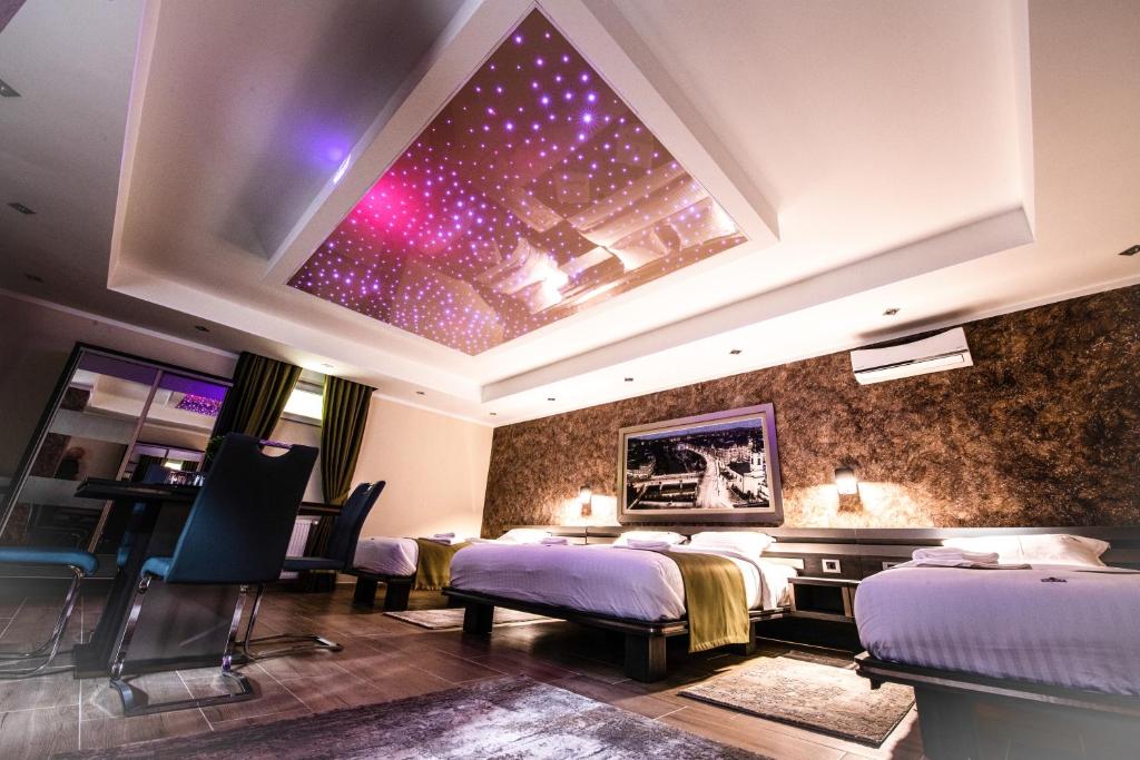 Postel nebo postele na pokoji v ubytování Hotel Novotheos