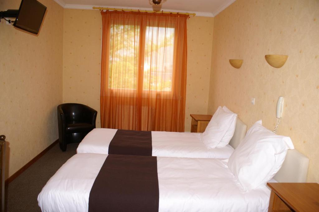 Postel nebo postele na pokoji v ubytování Hôtel Céleste