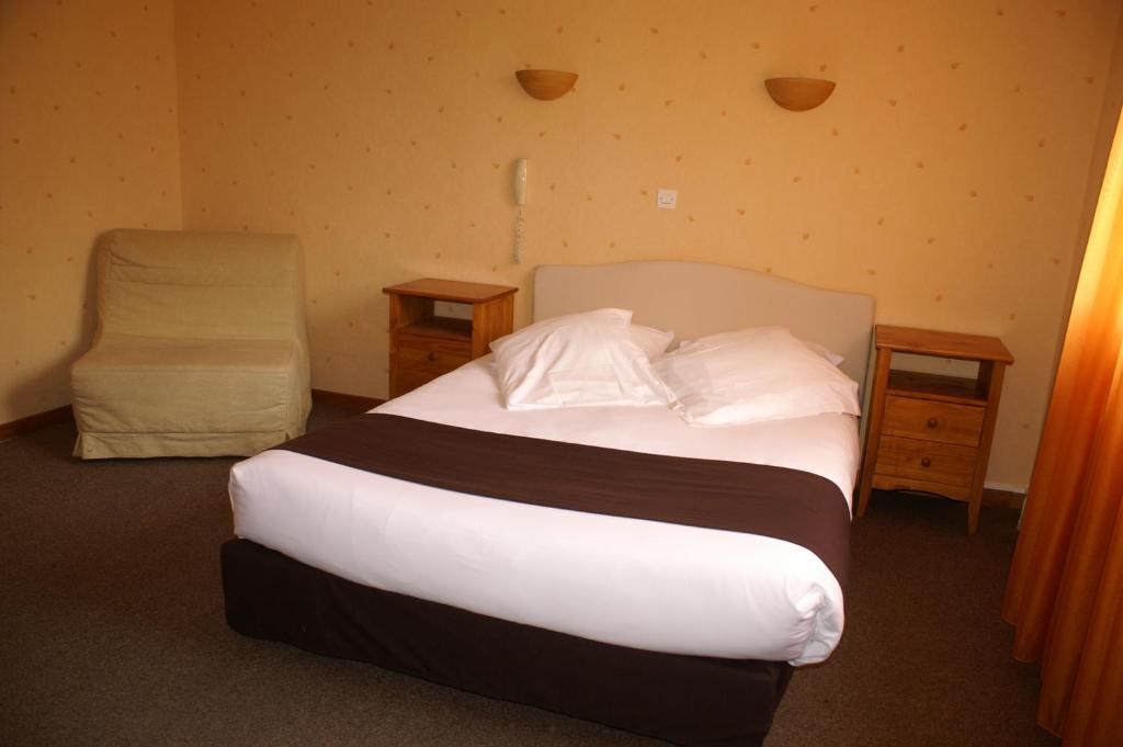 Postel nebo postele na pokoji v ubytování Hôtel Céleste