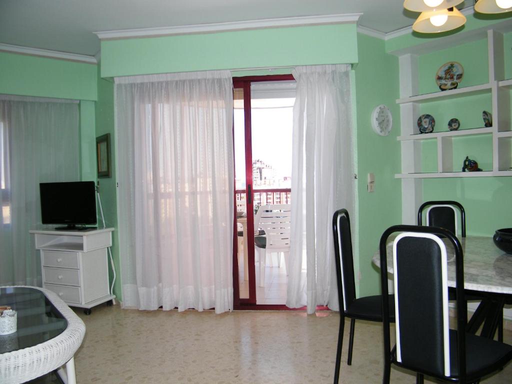 TV a/nebo společenská místnost v ubytování APARTAMENTO SALINAS IV 9º, Mnostrum Playa de Gandía EXCLUSIVO FAMILIAS
