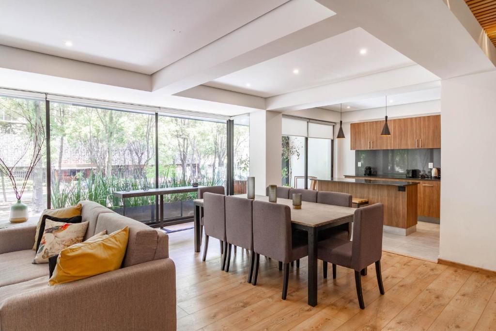 a kitchen and dining room with a table and chairs at Luxury 3BD Apartment with Patio in Mexico City