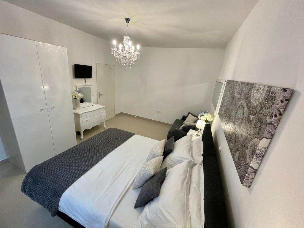 Postel nebo postele na pokoji v ubytování Central Square Guest House